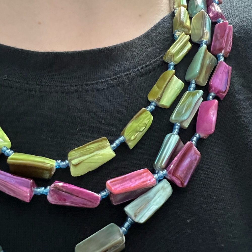 Tri-Colored necklace - Picture 2 of 3